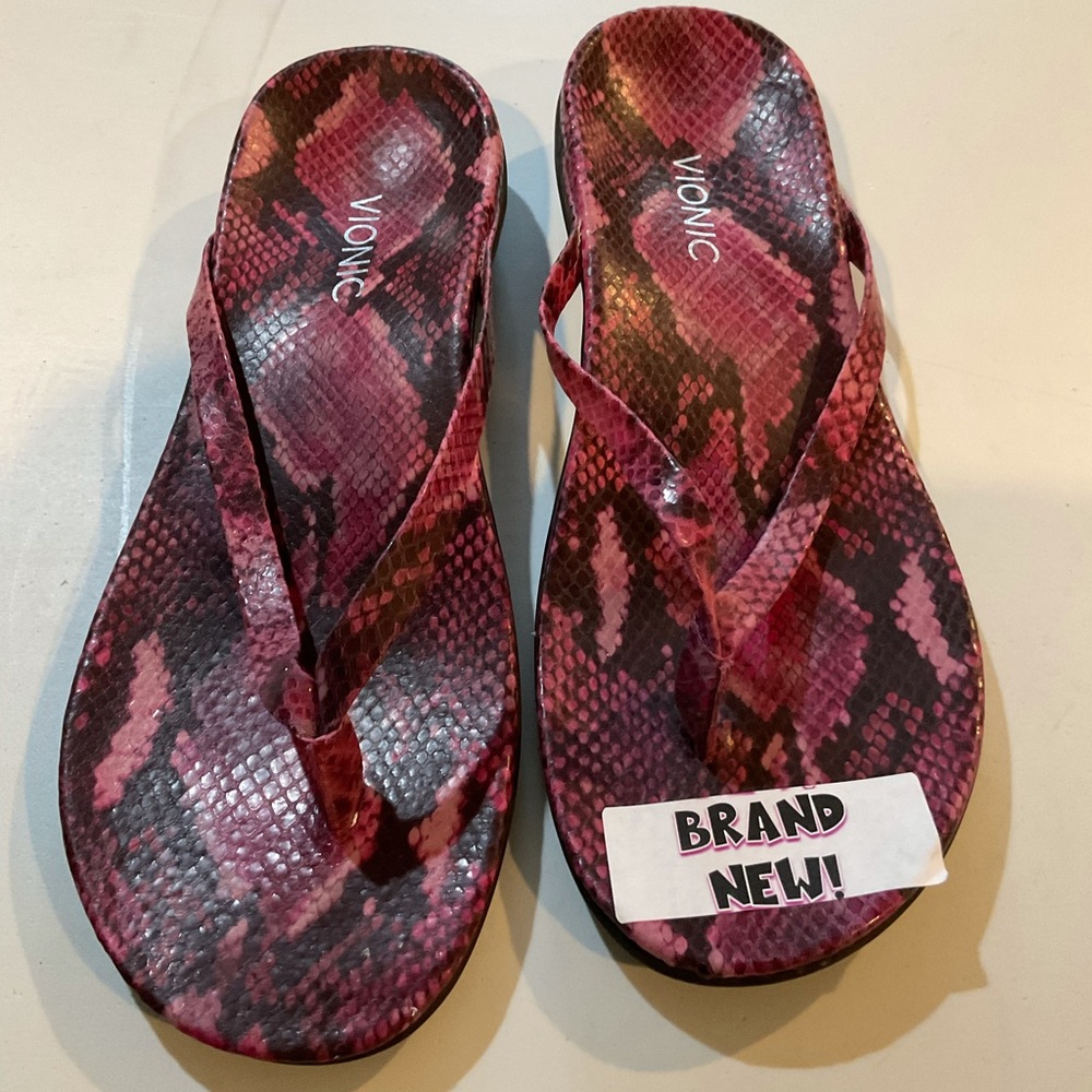 Vionic Dillon Pink Python Flip flops sz 10